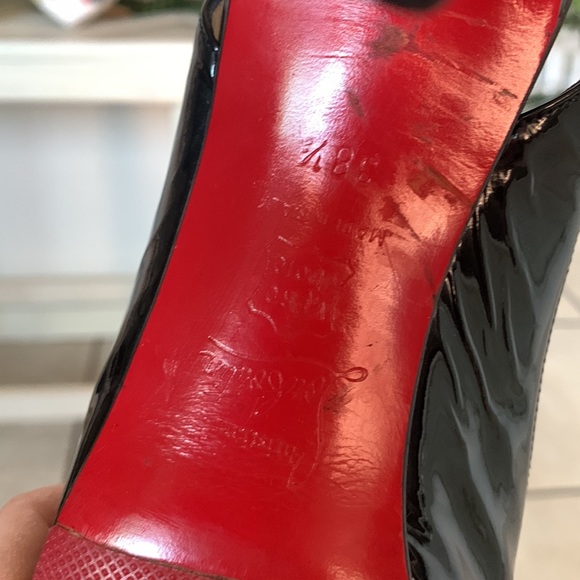 Christian Louboutin - Picture 4 of 5